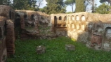 00090 ostia - necropoli della via ostiense (porta romana necropolis) - b8 - grabkammer - kolumbarium.jpg